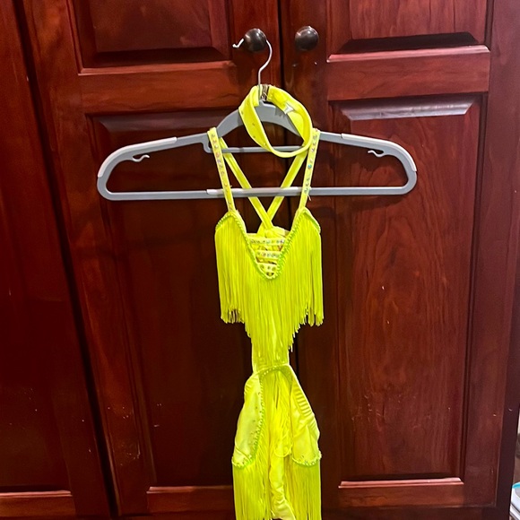 This is a dance costume it’s a 11/12 and has a accessory. - Picture 1 of 4